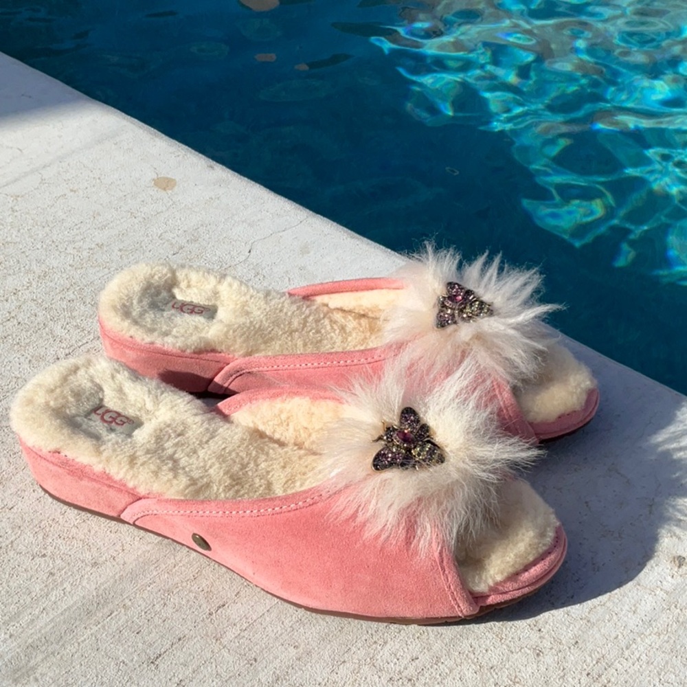 UGG Queen Bee 🐝 Yvett Wedge
Slippers Size 9 - Picture 5 of 16